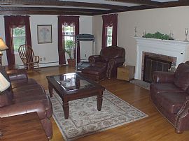 Wonderful Colonial Style Home in Cumberland, RI (Photo 2 of 3)