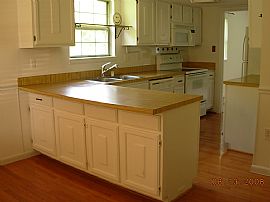 Beautiful End Unit TH avail. immed. in Dale City, VA (Photo 2 of 4)