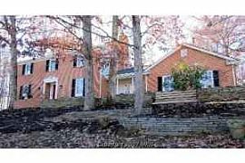 Unique Waterfront Home in Nokesville, VA