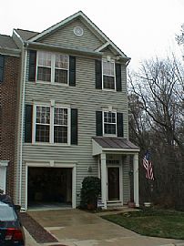 End Unit Garage Townhouse in Germantown, MD (Photo 2 of 6)