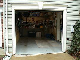 End Unit Garage Townhouse in Germantown, MD (Photo 3 of 6)