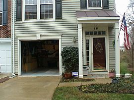 End Unit Garage Townhouse in Germantown, MD (Photo 4 of 6)