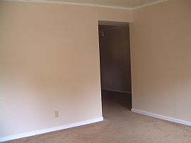 Clean and Fresh 3 bedroom Brick House in Mobile, AL (Photo 2 of 4)