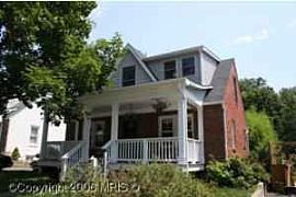 4 bedroom - walk to East FC Metro in Arlington, VA