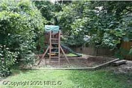 4 bedroom - walk to East FC Metro in Arlington, VA (Photo 2 of 4)