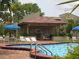 Spacious 3BD/2.5 Bath Gated Townhome in South Miami, FL (Photo 2 of 3)