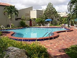 Spacious 3BD/2.5 Bath Gated Townhome in South Miami, FL (Photo 3 of 3)