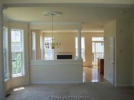 Almost New End Unit Townhouse  in Woodbridge, VA (Photo 5 of 5)