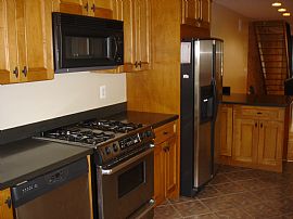 Canton Townhouse for Rent in Baltimore, MD (Photo 2 of 4)