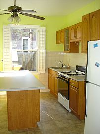 Townhouse for Rent in the Canton Area in Baltimore, MD (Photo 2 of 4)