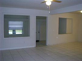 Large 2/1 East Hollywood (east of Us1), Triplex House, Aventura in Hollywood, FL (Photo 2 of 6)