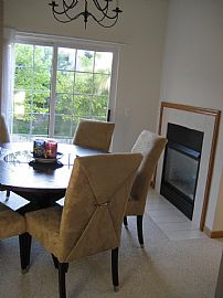 Nice 2 Bedrooms + Loft Townhouse  in Itasca, IL (Photo 2 of 4)