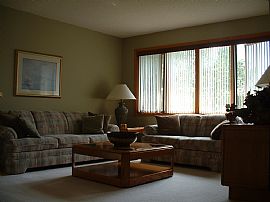 Furnished Home in Oakdale, MN (Photo 2 of 6)