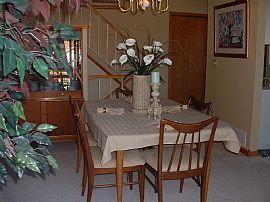 Furnished Home in Oakdale, MN (Photo 3 of 6)