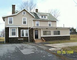 Minisink school 3 br on 5.2 acres in Slate Hill, NY