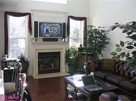 Luxurious 3 br/ 2.5 bath Townhouse with car garage in Newtown Square, PA (Photo 4 of 5)