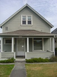 Spacious and Bright Duplex in Everett, WA