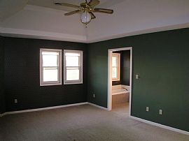 Town home on a lake in Kansas City, MO (Photo 4 of 6)