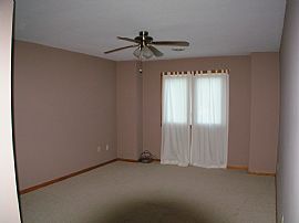 Town home on a lake in Kansas City, MO (Photo 6 of 6)