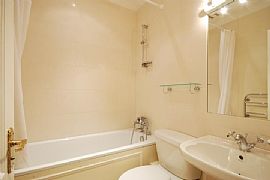 Times Square 2-Bedroom Broadway Show Dis in Manhattan, NY (Photo 5 of 6)