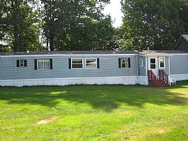Well kept 3BR, 2Bath w/ 2 car garage in Orland, ME