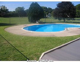 1200 Sq ft 3 Bedroom Townhouse for Rent in East Granby, CT (Photo 4 of 6)