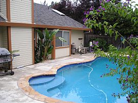 Cute 3 bed with gorgeous built-in pool in Sacramento, CA (Photo 2 of 6)