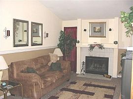 Cute 3 bed with gorgeous built-in pool in Sacramento, CA (Photo 3 of 6)