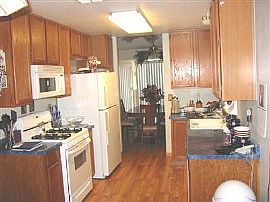 Cute 3 bed with gorgeous built-in pool in Sacramento, CA (Photo 6 of 6)