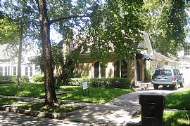 Short lease for gorgeous 2/1 in Southamp in Houston, TX (Photo 2 of 3)