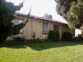 upper unit in 4-plex near SJ city colleg in San Jose, CA
