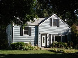 Walk to Train, Town, Restaurants, & More in Glen Ellyn, IL