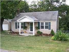 2 BEDROOM/ 2 BATH HUGE BACKYARD in Louisville, KY