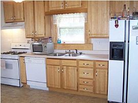 2 BEDROOM/ 2 BATH HUGE BACKYARD in Louisville, KY (Photo 2 of 6)