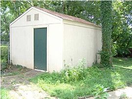 2 BEDROOM/ 2 BATH HUGE BACKYARD in Louisville, KY (Photo 6 of 6)