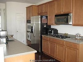 Luxury Townhome in the Villages +2700sqf in Urbana, MD (Photo 3 of 4)