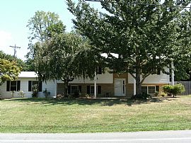 HUGE SPLIT FOYER IN HEART OF CALVERT CTY in Prince Frederick, MD