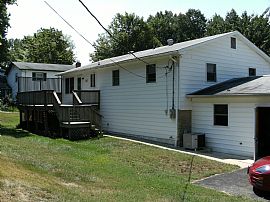 HUGE SPLIT FOYER IN HEART OF CALVERT CTY in Prince Frederick, MD (Photo 2 of 5)