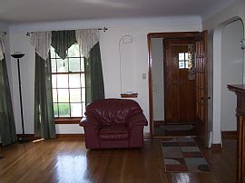 Charming 3 bedroom Single Family Home in Cleveland, OH (Photo 2 of 6)