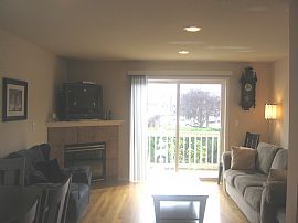 Luxury 3 Bed/2.5 Bath/3 Story Townhouse in Seattle, WA (Photo 2 of 3)