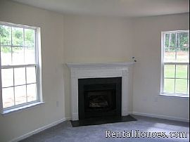 Four Bedrooms in Great Neighborhood  in Charlotte, NC (Photo 2 of 5)