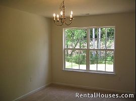 Four Bedrooms in Great Neighborhood  in Charlotte, NC (Photo 3 of 5)