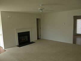 Beautiful 4 Bedroom With Plenty of Yard in Charlotte, NC (Photo 2 of 6)