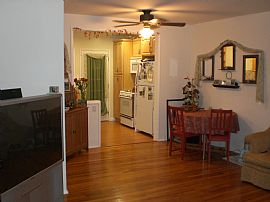 Cute house with yard, utilities included in Encino, CA (Photo 3 of 4)