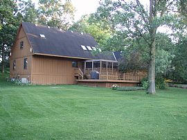 Unique Waterfront Home in Island Lake, IL (Photo 6 of 6)