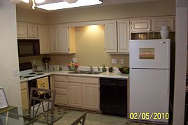 Bright and Spacious Townhomes in Blue Springs, MO (Photo 2 of 6)