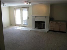 Spacious 3 bed, 2.5 bath West County Tow in Ellisville, MO (Photo 2 of 3)