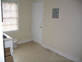 Duplex close to uptown and bus route!  in Charlotte, NC (Photo 3 of 4)