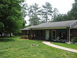 Beautiful Duplex with plenty of yard.  in Gastonia, NC
