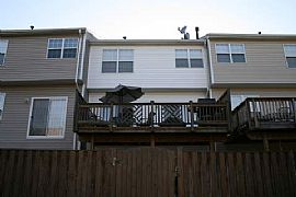 Bright Newer 3bdrm Garage Twnhme  in Ashburn, VA (Photo 2 of 4)